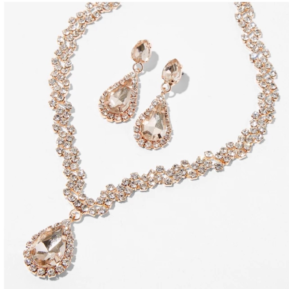 Claire's
Rose Gold Crystal Teardrop V-Neck Jewelry Set earrings and necklace NWT